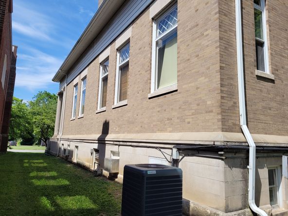 214 School St, Hillsboro, IL 62049